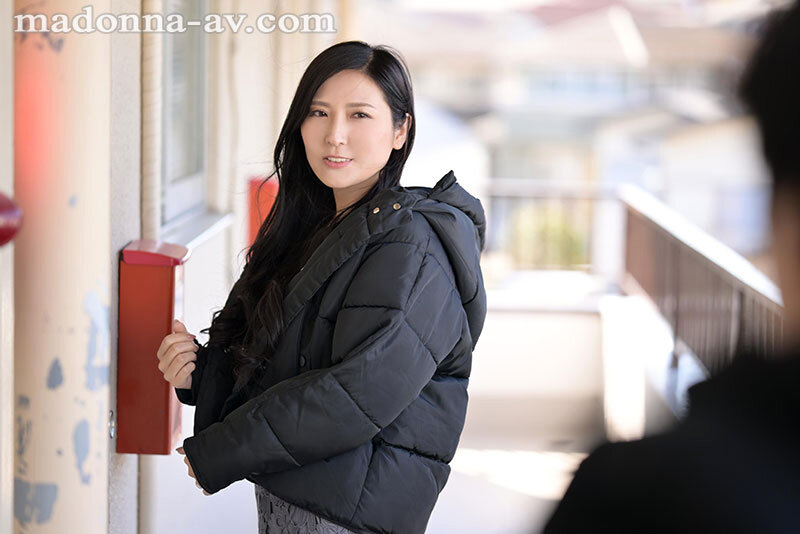 『人妻』 甘い囁きに流されるまま、僕は大学を留年するまで、人妻との巣篭...