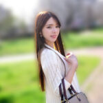 『人妻』 淫らなセレブ妻の秘密 不自由のない日常に刺激が欲しくて息子のお迎えまでの8時間1日限定AV DEBUT 上白石麻央 【FANZA】