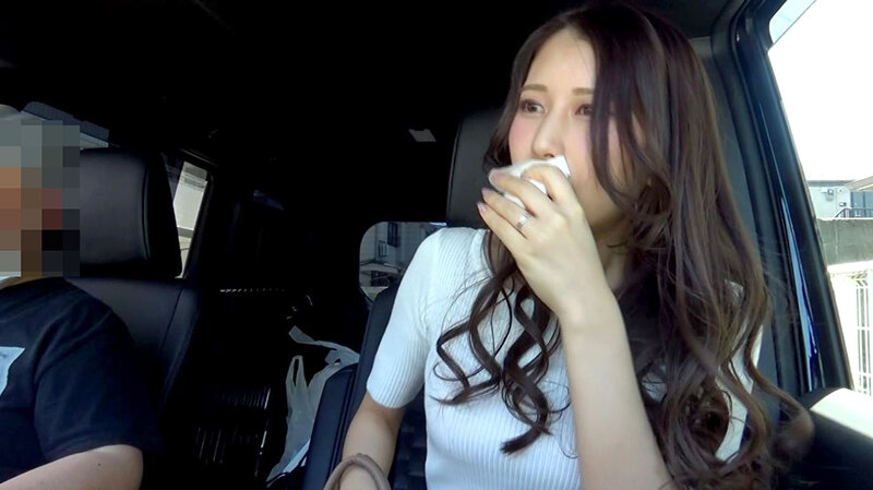 『人妻』 家族ドライブ中の人妻さんを公園の便所に連れ込んでヤる！！ ト...