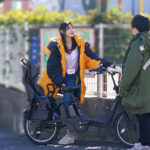 『人妻』 いつも胸元ざっくり谷間を見せつけてる送迎帰りの○○園ママさん 信号待ちで声かけて家までついて行っちゃいました。旦那定時の9時⇒17時ノンストップおっぱい堪能生ハメ不倫中出し 【FANZA】