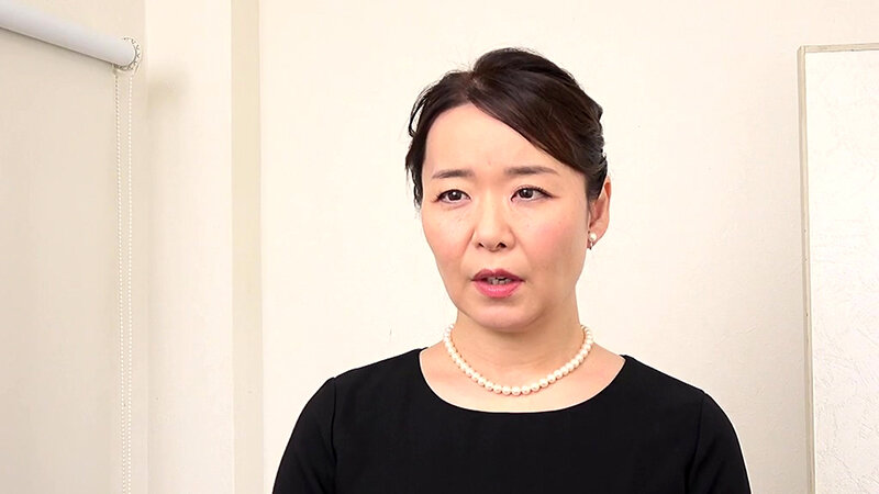 『人妻』 熟女 欲情する淫らな午後 葬儀代を払えない妻は体を求められて...