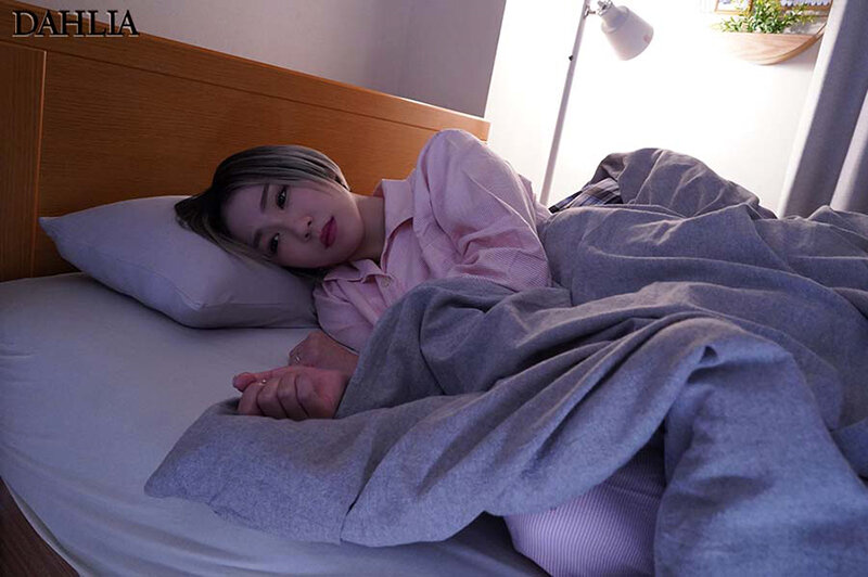 『人妻』 今日も不倫SEXの期待にサドルを濡らしながら既婚男性宅へ乳酸...