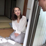 『人妻』 【4K】単身赴任先は田舎町… 隣に住む性欲過多なバツイチ美女の甘いささやきに惑わされボクは何度も中出ししまくった… 美咲かんな 【FANZA】