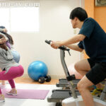 『人妻』 美尻と魔性の微笑みで僕を誘惑する人妻パーソナルトレーナー 逆NTR 波多野結衣 【FANZA】