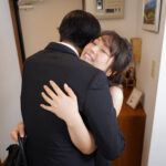 『人妻』 妻が寝取られている現場に遭遇したのに僕は何もできず、ただ妻が何度もイかされるのを黙って見ていた 宮沢ちはる 【FANZA】