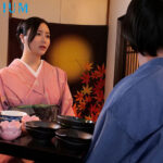 『人妻』 夫婦経営する旅館でオヤジ客の晩酌に呼び出され…朝を迎えても終わらない中出し接待に堕ちた妻 白峰ミウ 【FANZA】