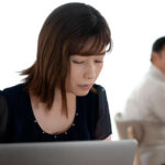 『人妻』 旦那の兄の薄壁一軒家に夫婦で転がり込んで夜の営みも出来ず身近な義兄チ〇ポに手を出した人一倍性欲の強い肉欲妻 奥田咲 【FANZA】