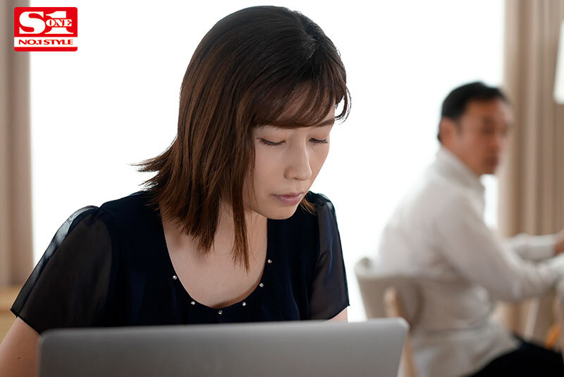 『人妻』 旦那の兄の薄壁一軒家に夫婦で転がり込んで夜の営みも出来ず身近...