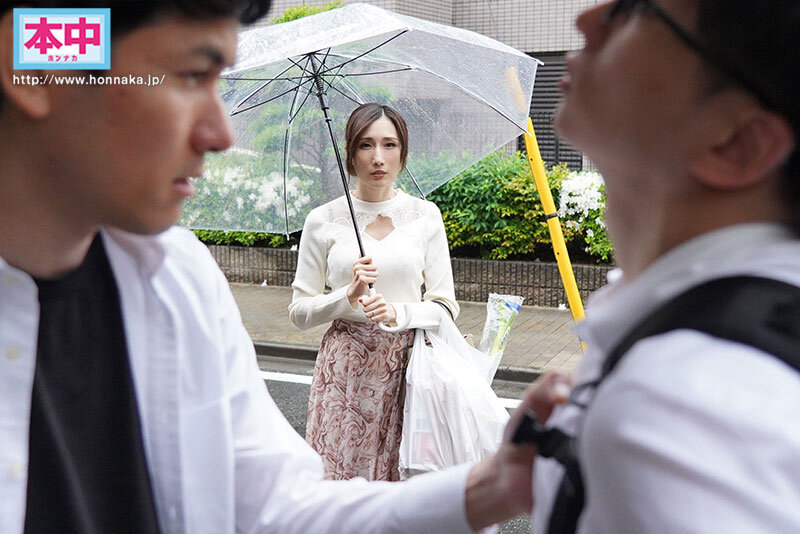 『人妻』 苛めっこの息子の友達を自宅エステサロンに呼び出して 超絶品B...