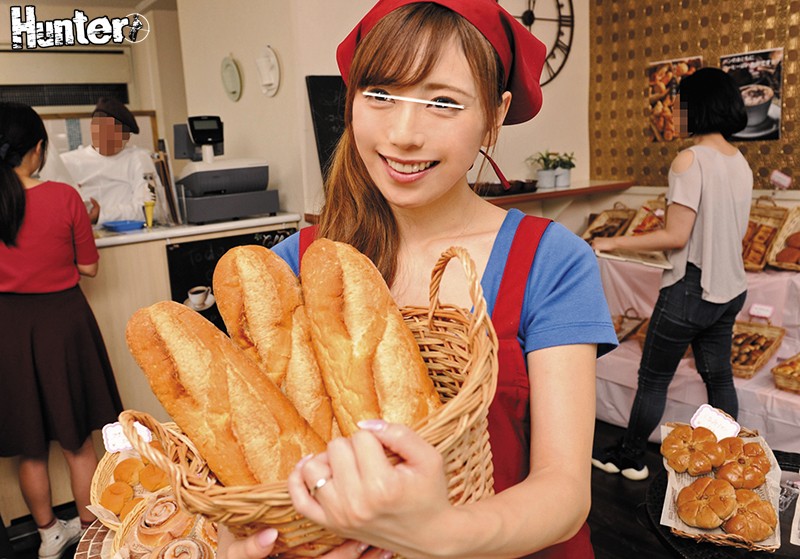 『人妻』 その突き出したデカ尻のパンティラインはわざと！？ボクのバイト...