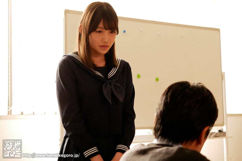 『人妻』 生徒の誘惑に理性を保った俺が、人妻になったその子の色気に負け...