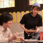 『人妻』 優しいバイト先店長に好意抱く私はわざと終電逃し… 朝まで性欲に溺れる甘くて切ないホテル相部屋NTR 小倉七海 【FANZA】