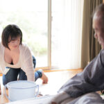 『人妻』 両手が使えない義父の性処理をさせられています…。 三宮つばき 【FANZA】