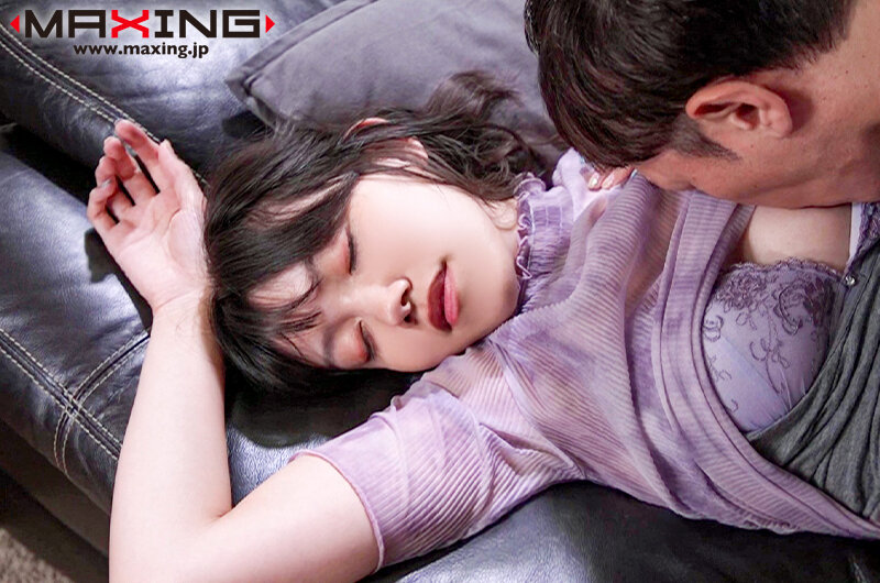 『人妻』 同窓会で飲んで酔った人妻を寝取って中出ししまくった 岬さくら...