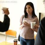 『人妻』 PTA中出し不倫 家庭で空気扱いだった私が見つけた新しい居場所 月野ゆりね 【FANZA】