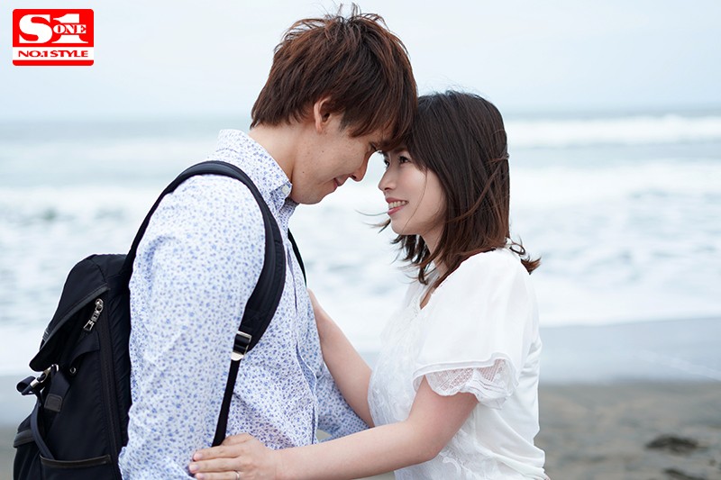 『人妻』 新婚旅行NTR 夫と思い出のビーチで愛を育んでいたら昔ナンパ...