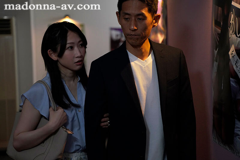 『人妻』 背徳の寝取らせシアタールーム 低俗男たちの醜い肉棒で汚された...