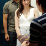 『人妻』 ノーブラで誘惑してくる元ヤリマンの人妻さんに我慢できずに性欲モンスター化！コンドーム使い切っても旦那が帰ってくるまでヤリまくった 末広純 【FANZA】