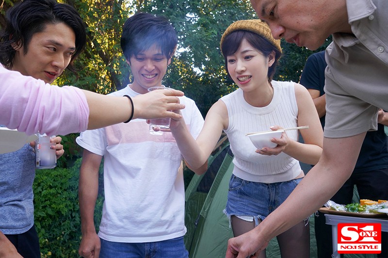 『人妻』 ネトラレテント ～旦那が肉を焼いている14分間にテントの中で...