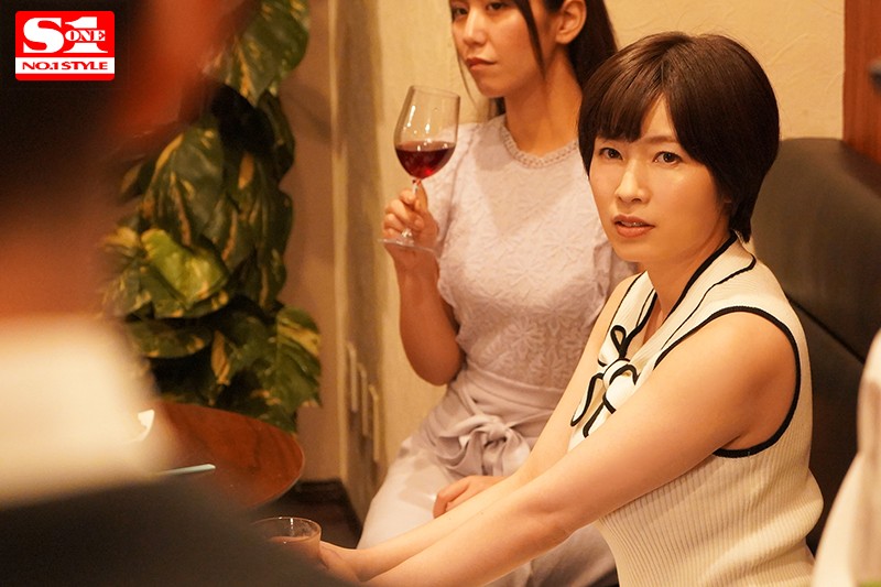 『人妻』 目覚めたら元カレが横に…-同窓会NTR- 夫を忘れハメをはず...