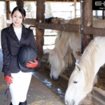 『人妻』 セレブGカップ奥様（26歳）の大冒険ー 「旦那さんには出せない自分を出したいんです！！」乗馬インストラクター上品人妻AVデビュー 星乃水音 【FANZA】