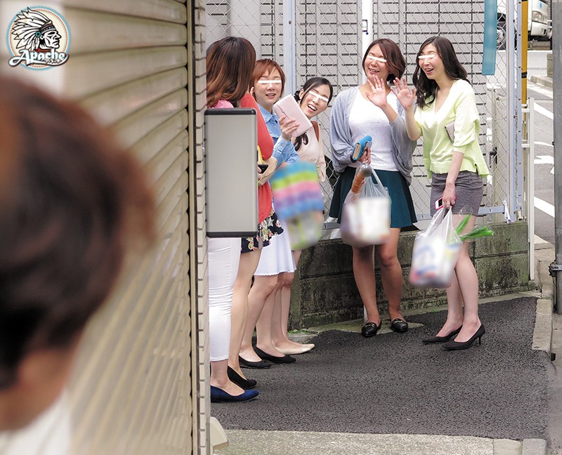 『人妻』 「中出しされて妊娠したくないならママ友をここに呼び出してよ！...