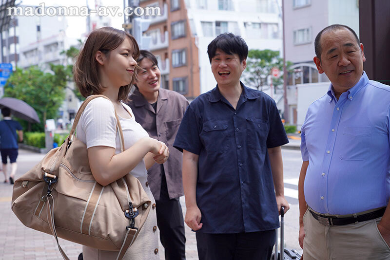 『人妻』 中途の人妻社員が肉便器と化すまで、部署全員で輪●し続ける温泉...