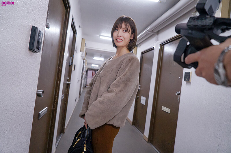 『人妻』 素人妻が一般大学生の自宅にコンドーム1つ渡され一泊一度のゴム...