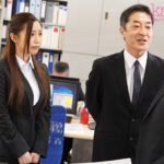 『人妻』 「部長、今日は朝までつき合ってあげますね」残業逆NTR 妻に秘密の関係。残業中にからかってくる新入社員の杭打ち種付け騎乗位で痴女られた僕。 百永さりな 【FANZA】