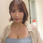 『人妻』 「子供のお迎えの時間まで抱いて…」 マッチングした子持ち巨乳妻は自宅へセフレを連れ込み性欲発散するビッチワイフだった。 人妻:わかさん。 【FANZA】