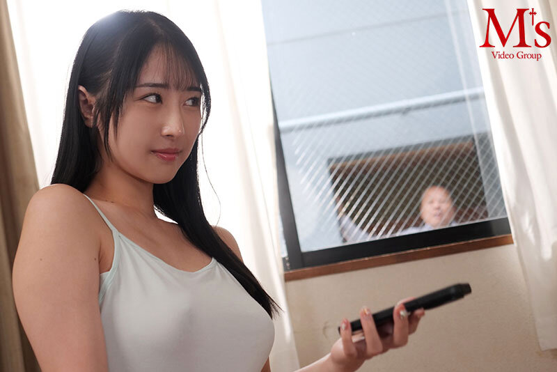 『人妻』 男なら絶対断れない！ とてつもなくいやらしい下着姿で中年おや...