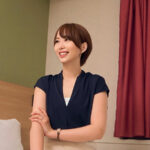 『人妻』 イチャラブ不倫 クールに見えるのに疼きが止まらない貪欲エロ妻が乱れ狂う！メイドコスで足もアナルも舐めるご奉仕セックスで理性崩壊！ 那賀崎ゆきね 【FANZA】