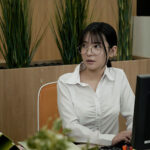 『人妻』 大人しい新入女子社員を一泊出張に同行させ相部屋に連れ込むと…まさかのド淫乱メスに変身して精液透明になるまで絞りヌカれた… 乃坂ひより 【FANZA】