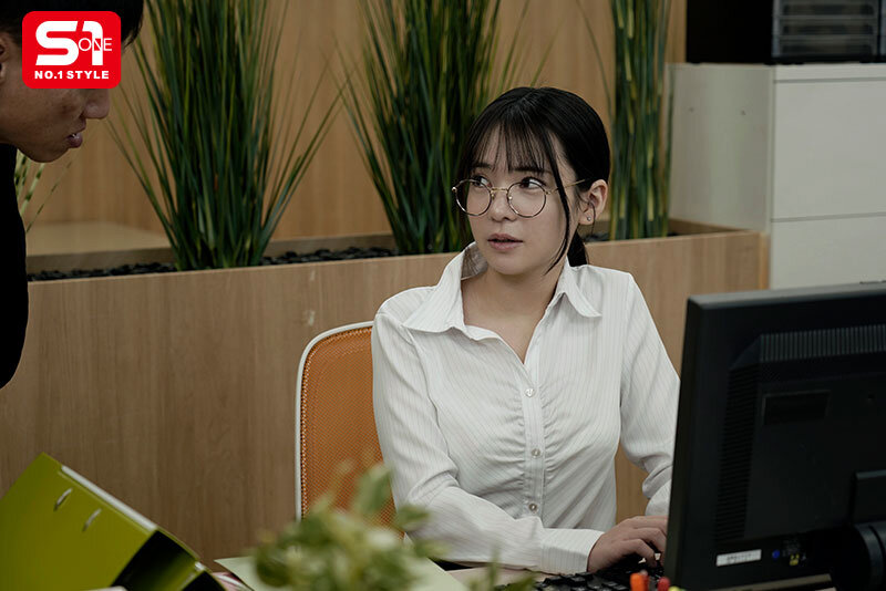 『人妻』 大人しい新入女子社員を一泊出張に同行させ相部屋に連れ込むと…...