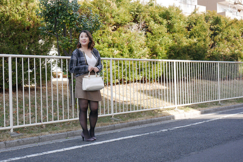 『人妻』 「立ちんぼ妻」 B級熟女 きりえ43歳 【FANZA】