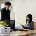 『人妻』 美人上司と愛妻家の僕、同じ部屋でベッドはひとつ。朝まで搾り尽くされた出張先NTR相部屋 金松季歩 【FANZA】