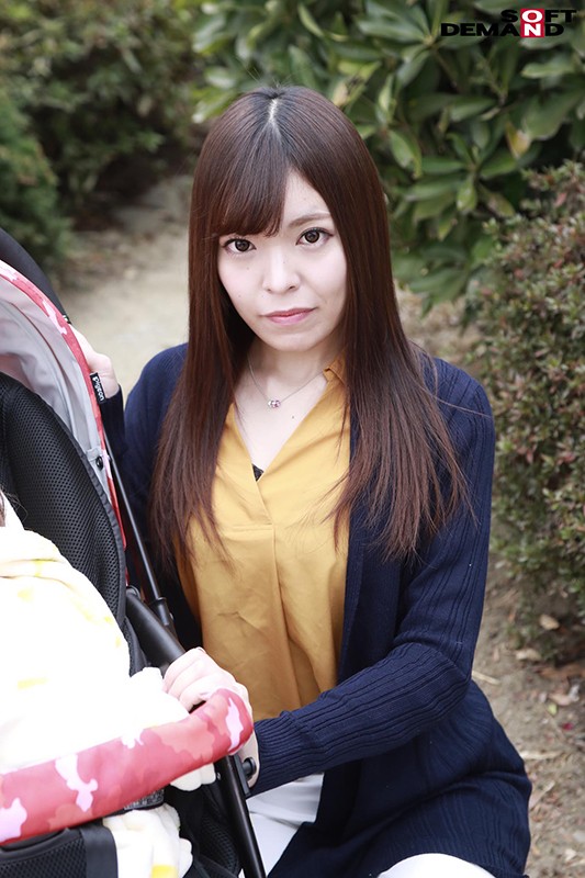 『人妻』 マジックミラー号 心優しい子持ちのママがデカチンで妻に挿入を...