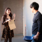 『人妻』 隣人妻の淫らな恩返し スケ透けコスプレで誘惑されて… 十束るう 【FANZA】