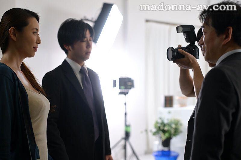 『人妻』 ヌードモデルNTR 上司と羞恥に溺れた妻の衝撃的浮気映像 南...