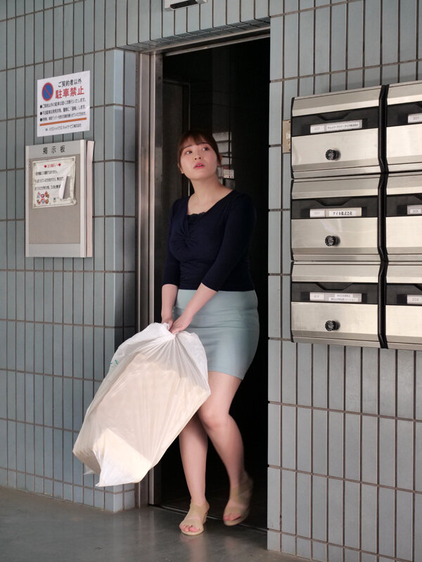 『人妻』 エロ過ぎる体の妻は僕のいいなり・誰の言う事でも聞いてしまう都...