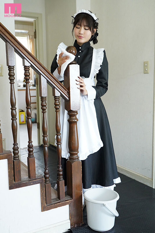 『人妻』 家事も何でもこなす完璧メイドが退屈しのぎに始めた遊びは主人（...