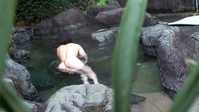 『人妻』 【濃色香で男を瞬殺ゆうりさん31歳】童貞喰いの痴女妻が出没す...