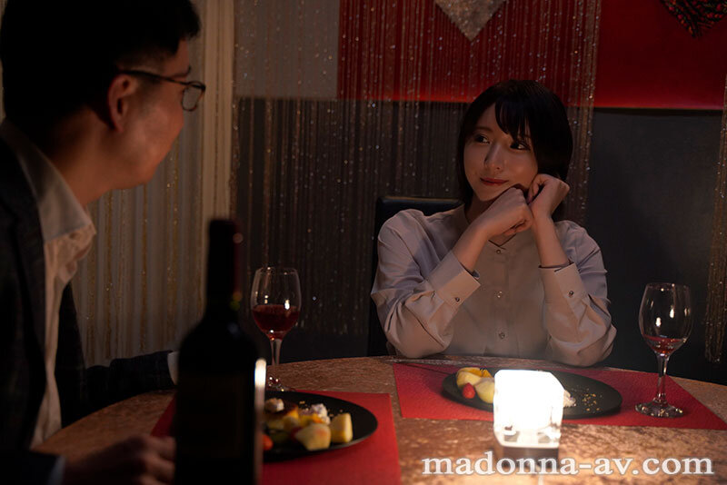 『人妻』 背徳の寝取らせシアタールーム 低俗男たちの醜い肉棒で汚された...