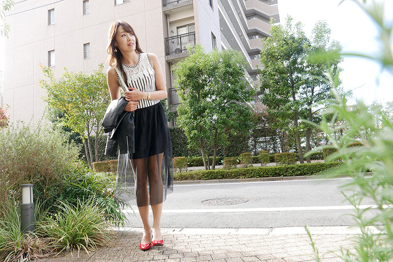 『人妻』 「立ちんぼ妻」 B級熟女 かすみ40歳 【FANZA】