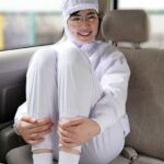 『人妻』 町工場で地味に働く高身長妻を精飲イラマ中毒化計画 175cmのスレンダー妻 めぐみさん（26歳）おつまみ製造工場勤務 【FANZA】