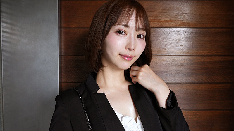 『人妻』 物件の案内で汗まみれになった肌色ストッキングの足、20代の不...