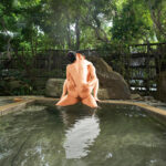 『人妻』 超汗だく温泉セックス！ ＃不倫爆乳妻 パーフェクトボディ妻と湯煙に隠れて青姦不倫。 5時間20人 【FANZA】