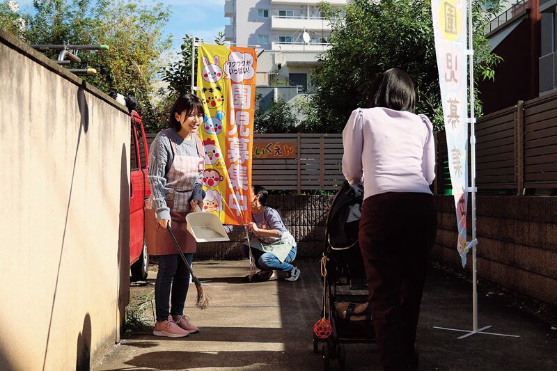 『人妻』 優しい笑顔と美乳バブみに抗えず保育園の先生との不倫SEXに溺...
