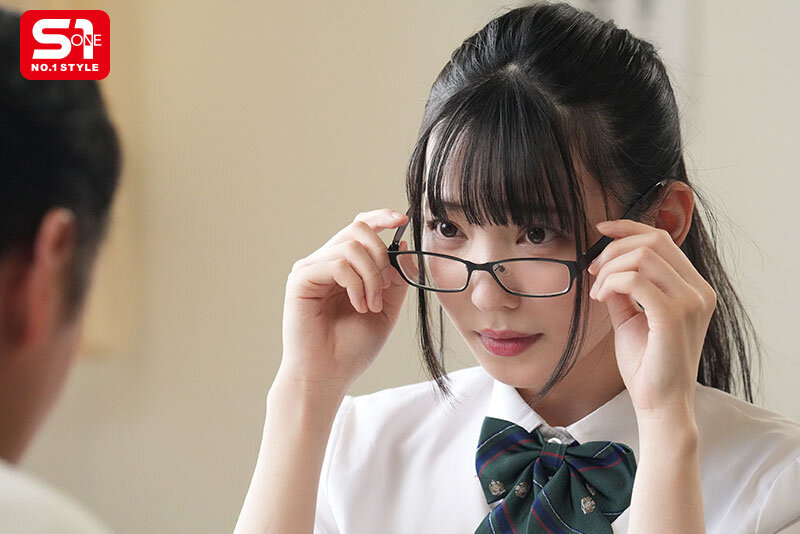 『人妻』 学校と事務所と妻への三重背徳 グラドルと学業を両立している教...
