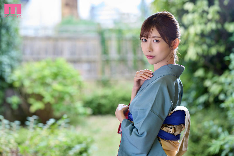 『巨乳』 居候先の清楚な美人女将は大の年下好きな中出し回数でボクのバイ...